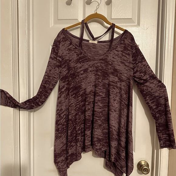 Asymmetric top comfortable and so cute! Size small - Picture 1 of 5